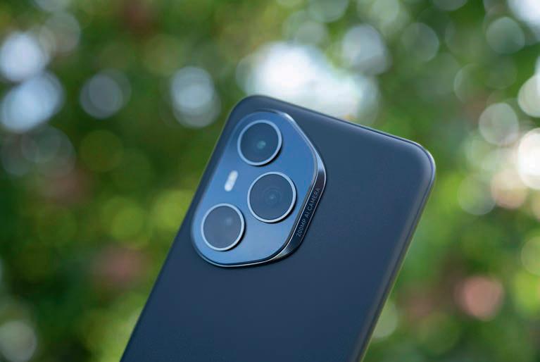 Why this phone is a 'zooming beast' - with genuinely useful AI tools