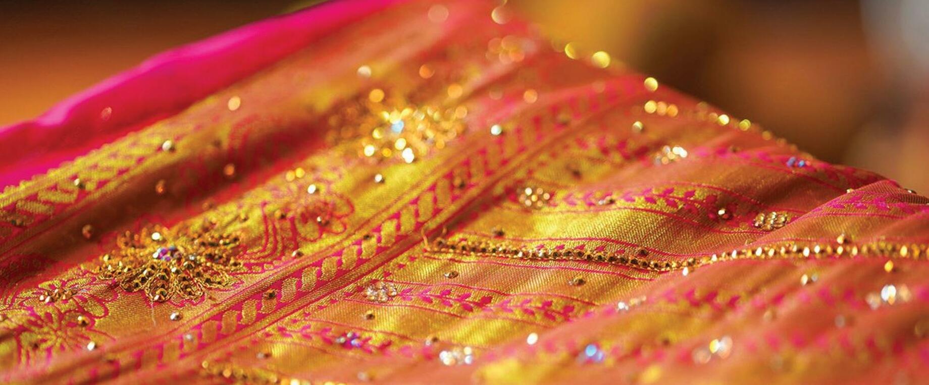 தீப்பெட்டிக்குள் அடங்கும் புடவை!