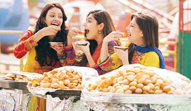 వర్షాకాలంలో స్ట్రీట్ ఫుడ్... జాగ్రత్త !
