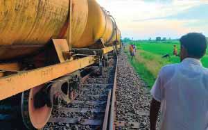 5 Tankers of Oil Tanker Train Derail in Chapainawabganj