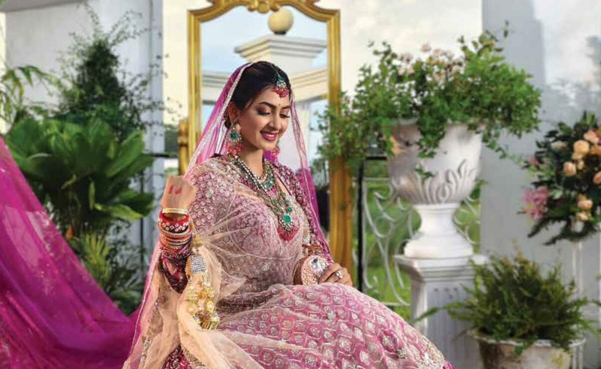 স্মার্টফোনের ক্যামেরায় বিয়ের প্রতিটি রঙিন মুহূর্ত