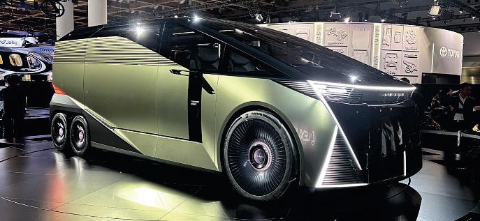 LEXUS EYES BENTLEY WITH LAVISH MPV