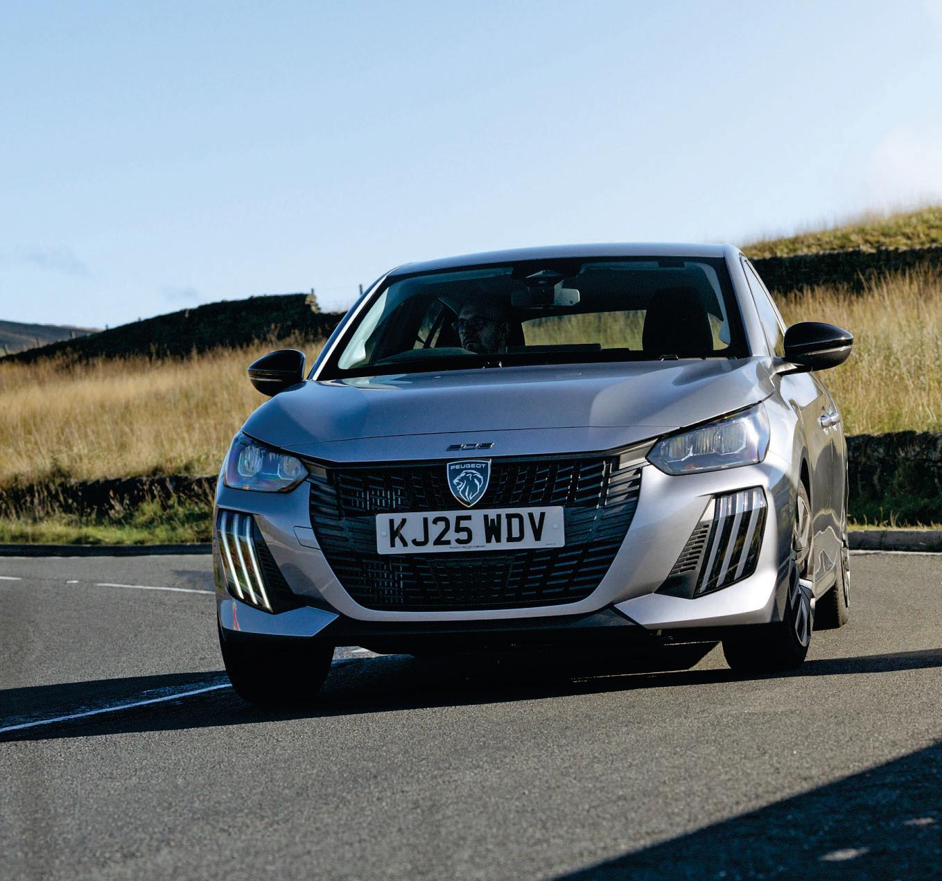 PEUGEOT 208