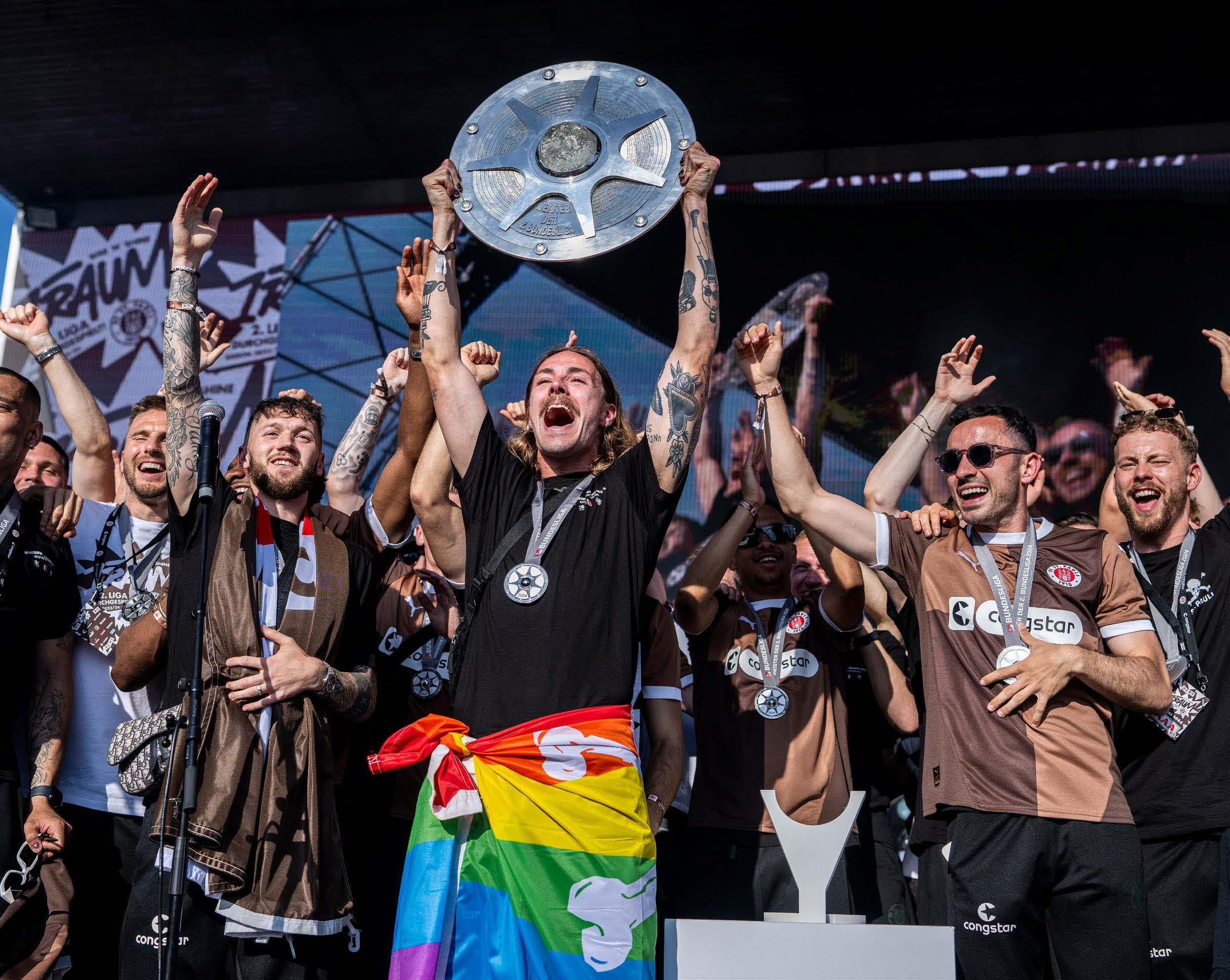 “I KNEW OF THE POLITICS BUT NOT THE MATCH ATMOSPHERE AT ST PAULI. IT’S LIKE A FESTIVAL EVERY WEEK!”