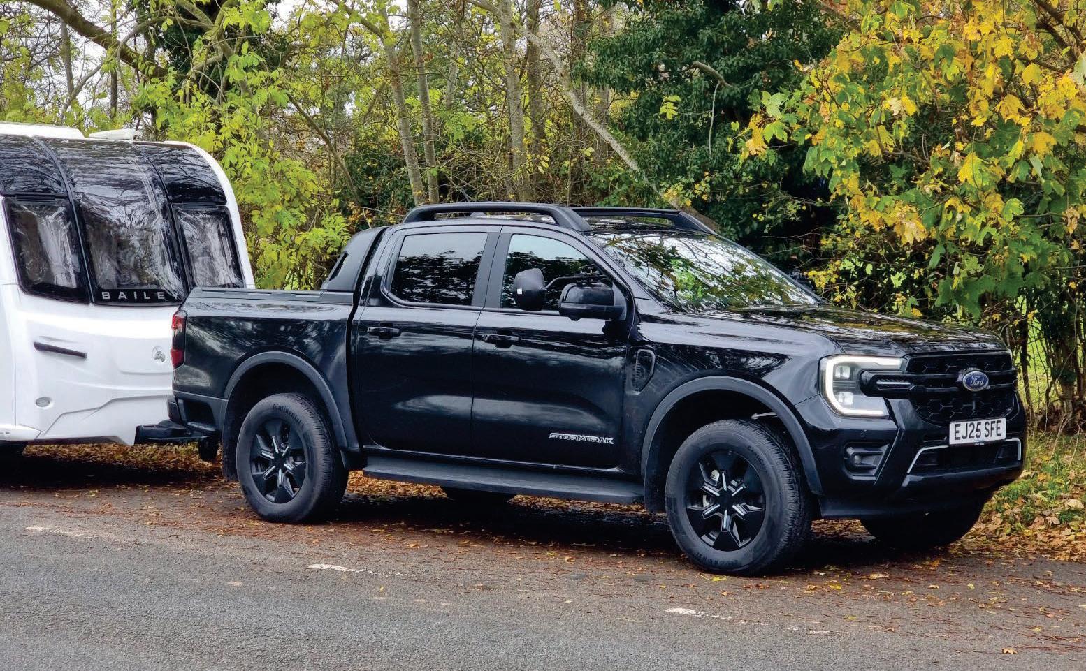 FORD RANGER 2.3 PHEV STORMTRAK