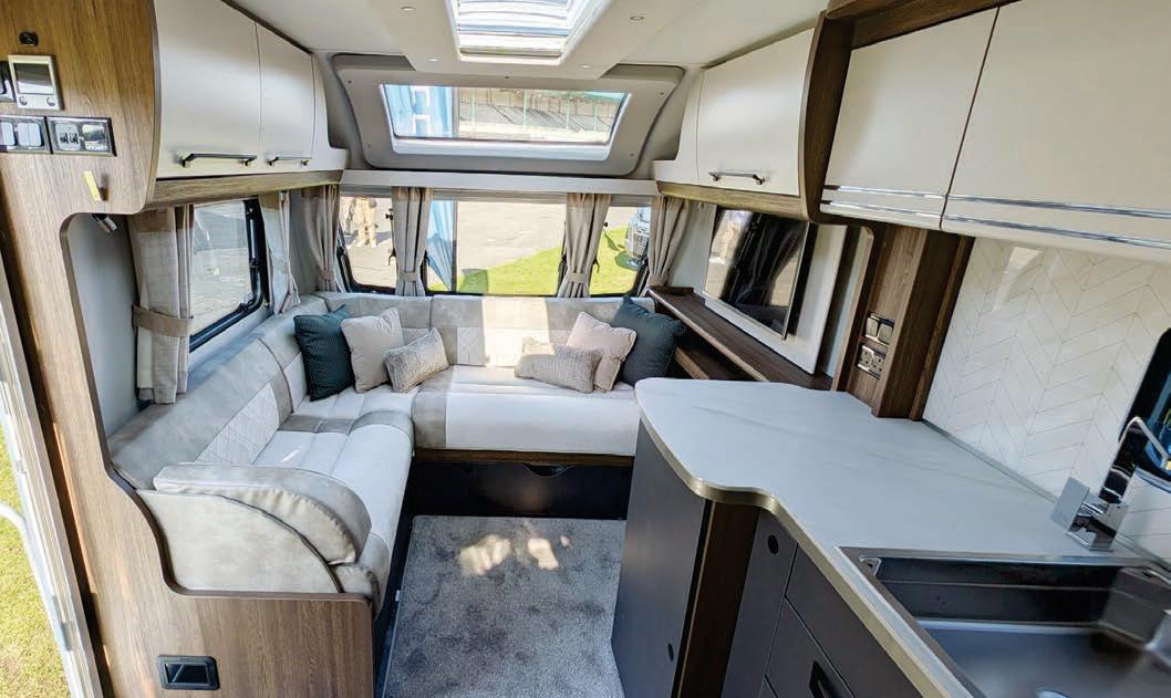 BEST LUXURY CARAVAN - Buccaneer Starliner Barracuda
