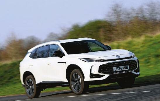 MG HS 1.5 T-GDI Trophy DCT