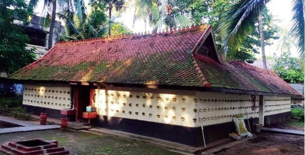 ത്രിമൂർത്തികൾ വാണരുളും ദിവ്യസന്നിധി