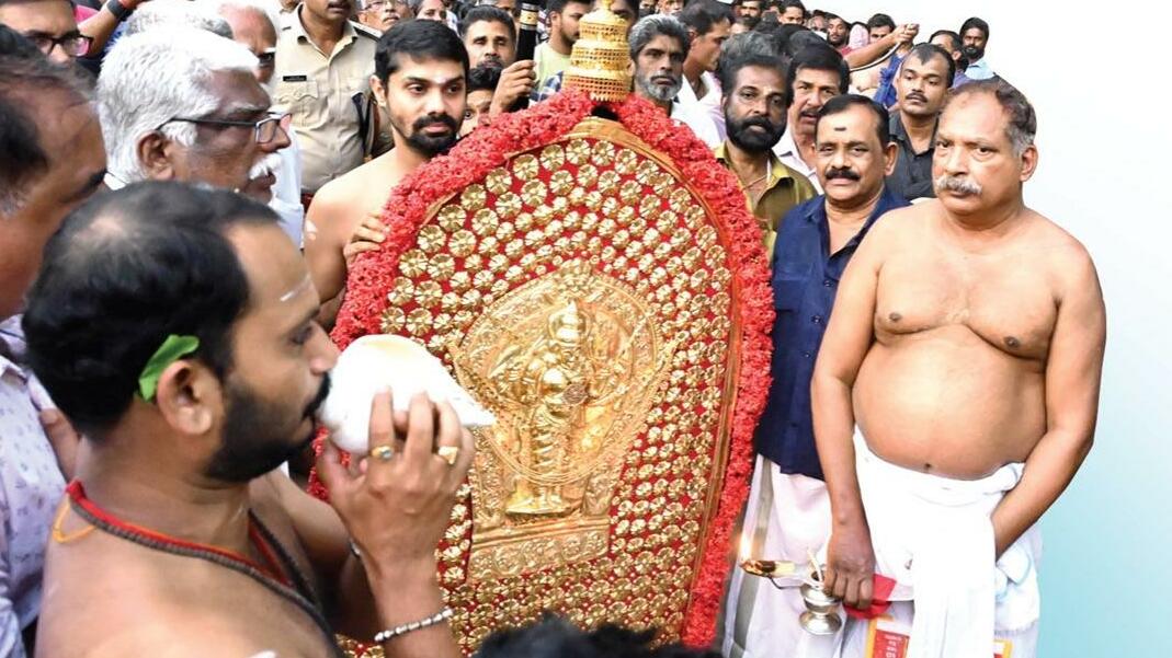 കൊടുങ്ങല്ലൂർ ഭഗവതിക്ഷേത്രം ഒന്നുകുറേ ആയിരം ദാനം