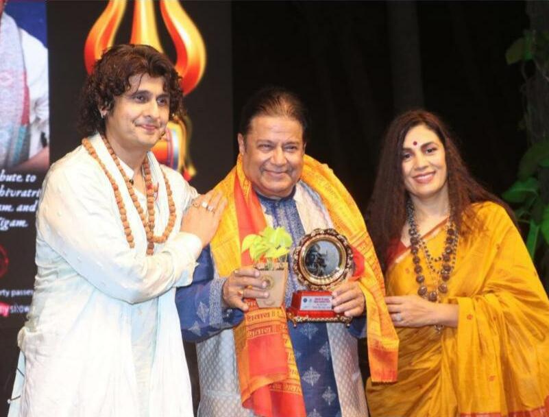 महाशिवरात्रि पर सोनू निगम, अनूप जलोटा, मीनल निगम ने संगीत और ध्यान के साथ भगवान शिव का आशीर्वाद प्राप्त किया!