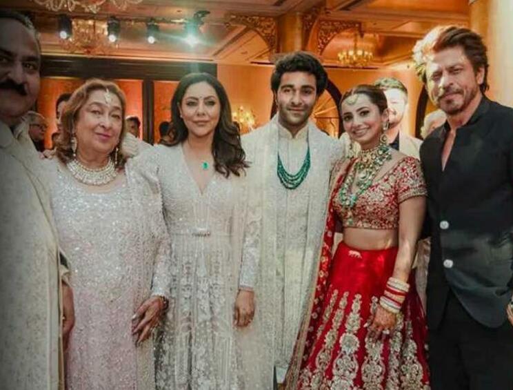 आदर जैन की शादी में शाहरुख खान की हुई सीक्रेट एंट्री, न्यूली वेड को गले लगाकर दिया था आशीर्वाद