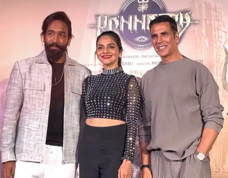 विष्णु मांचू अभिनीत 'पैन-इंडिया' महाकाव्य 'कन्नप्पा' टीजर के अनावरण पर सह-कलाकार मधु के लिए अक्षय कुमार की मस्ती-भरी 'टीज-तारीफ'