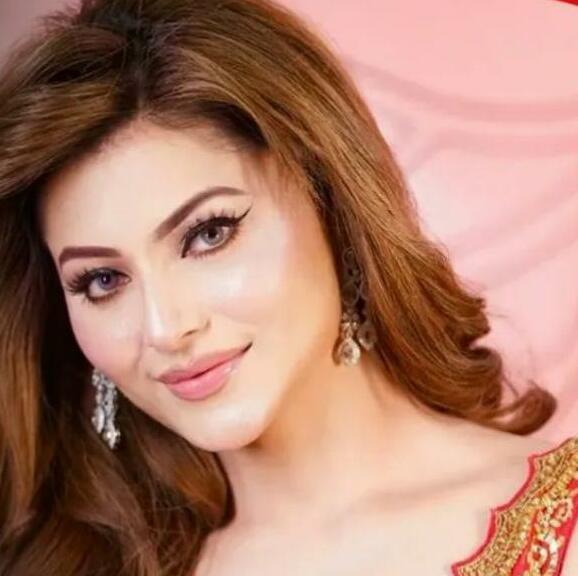 क्या Urvashi Rautela ने एक भी पुरस्कार नहीं मिलने के कारण IIFA 2025 को छोड़ दिया?