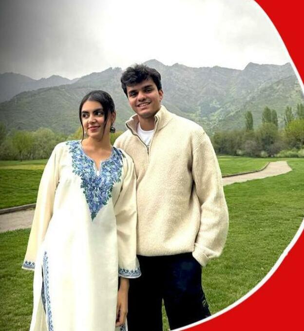 जहाँ दोनों ने हंसते मुस्कुराते, मस्ती करते हुए तस्वीरें खींची थी, वहां लाशें बिखर गई