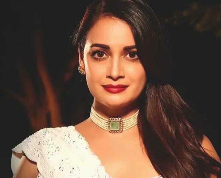 Dia Mirza: क्रिश्चियन पिता और हिंदू मां की बेटी होकर भी 'मिर्ज़ा' क्यों इस्तेमाल करती हैं दीया मिर्ज़ा? जानिए वजह