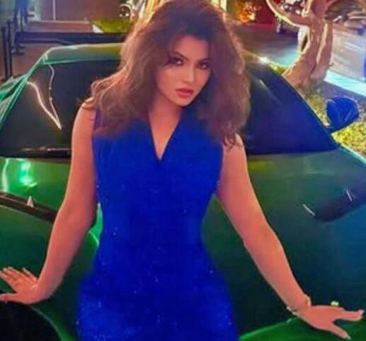 उर्वशी रौतेला एक बेहद महंगी फेरारी 812 GTS मैन्सोरी स्टेलोन खरीदने के कारण फिर सुर्खियों में हैं क्योंकि ऐसे कार विश्व में सिर्फ चंद अमीरों के पास है