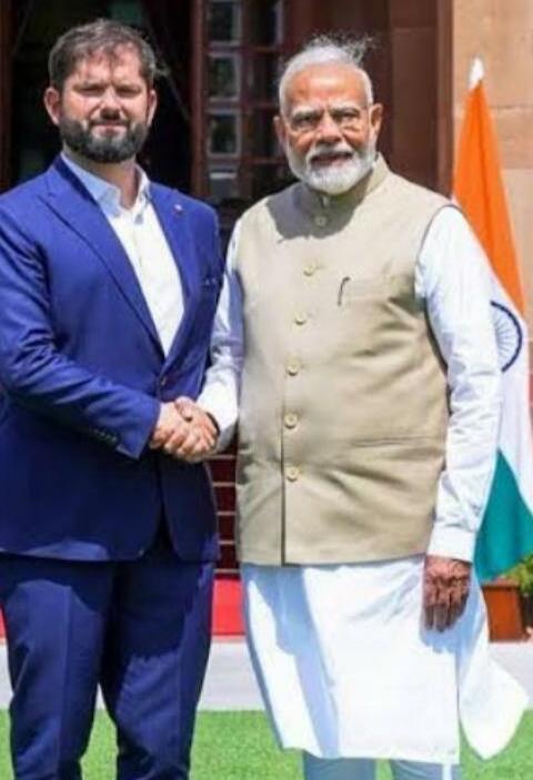 चिली के राष्ट्रपति - महामहिम गेब्रियल बोरिक फॉन्ट के साथ अपनी बैठक के बाद अंशुमान झा ने लकड़बग्घा 3 की शूटिंग चिली में करने की बात बताई