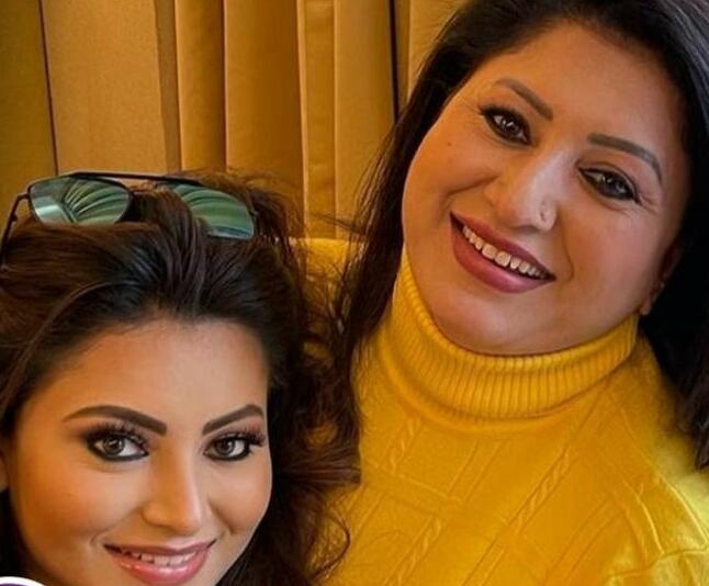 उर्वशी रौतेला ने अपनी प्यारी माँ पर प्यार बरसाया, उन्हें 'बिना शर्त प्यार' में विश्वास करने का कारण बताया !