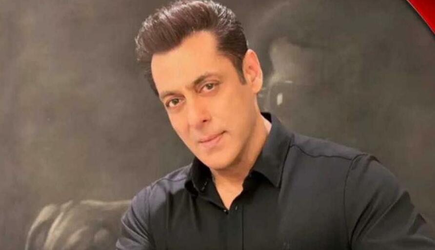 Salman Khan Upcoming Film: सलमान ने गलती से लीक किया अपनी अगली फिल्म का पोस्टर ? इंटरनेट पर मची हलचल