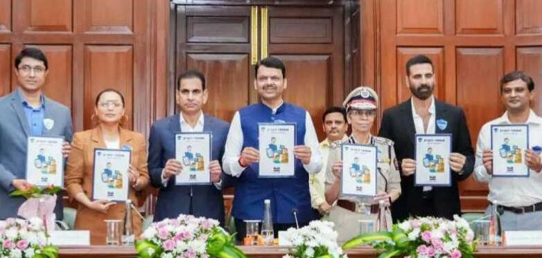 रानी मुखर्जी, मुख्यमंत्री देवेंद्र फडणवीस और अक्षय कुमार के साथ साइबर क्राइम के खिलाफ जागरूक हुईं