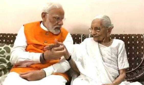 रवीना टंडन ने हीराबेन मोदी जी को अंदरूनी ताकत, गहराई और धैर्य से भरपूर बताया है।