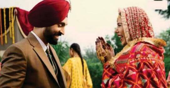 दिलजीत-सचेत परंपरा का जादूः 'इश्क दा चेहरा' से छुआ दिल 'बॉर्डर 2' का नया गाना 'इश्क दा चेहरा' में दिलजीत का इमोशनल अंदाज़
