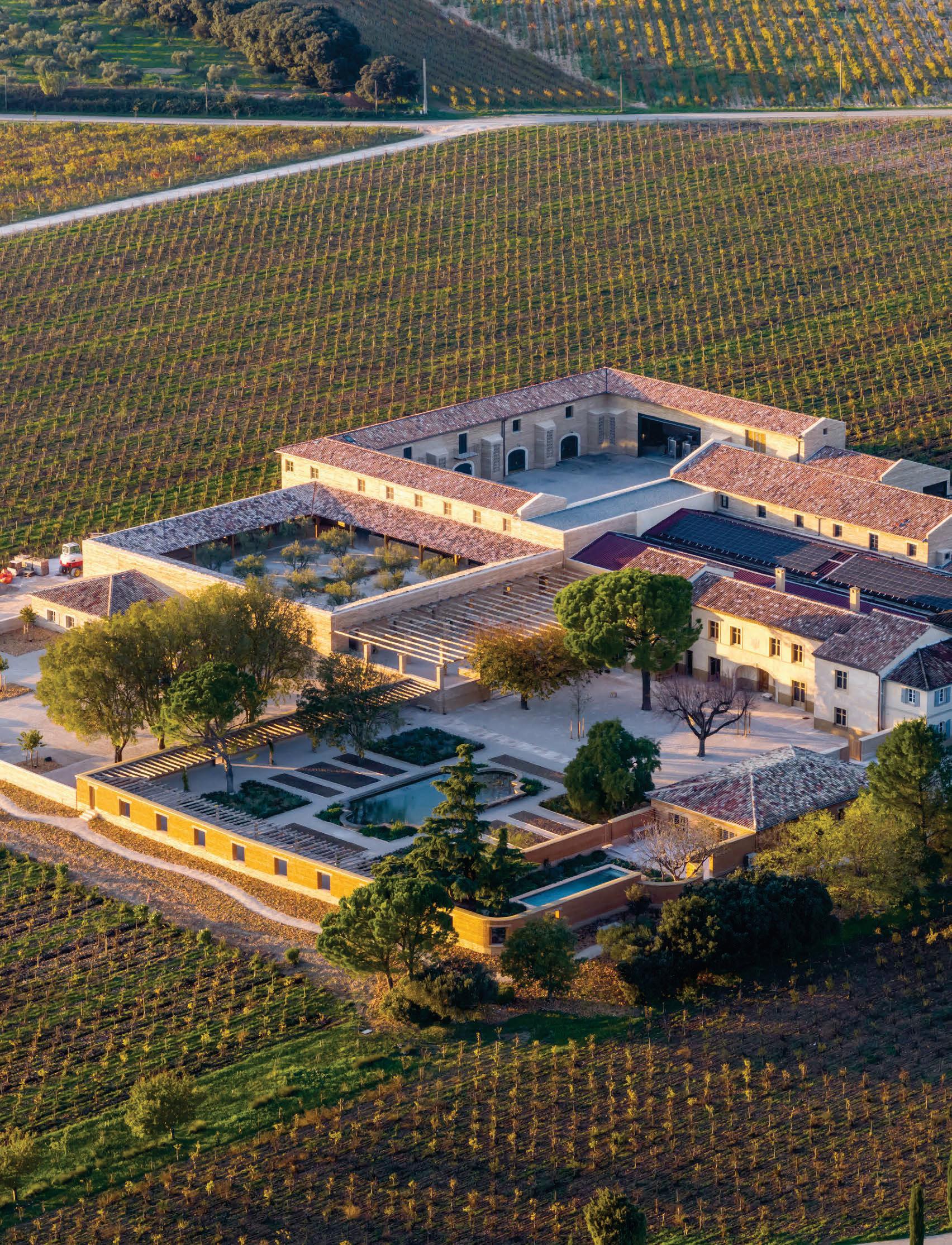 CHÂTEAU DE BEAUCASTEL