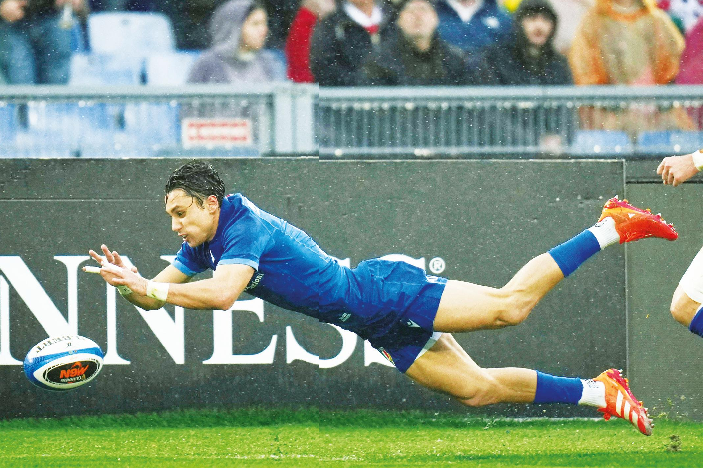 Italy hold on to leave Wales with little hope