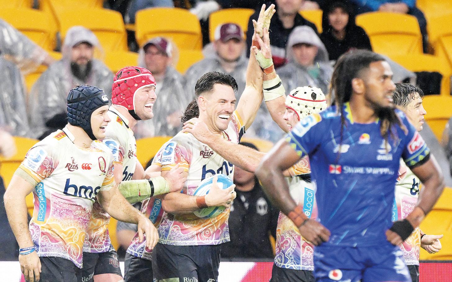 Vaa’i hat-trick puts Chiefs in command