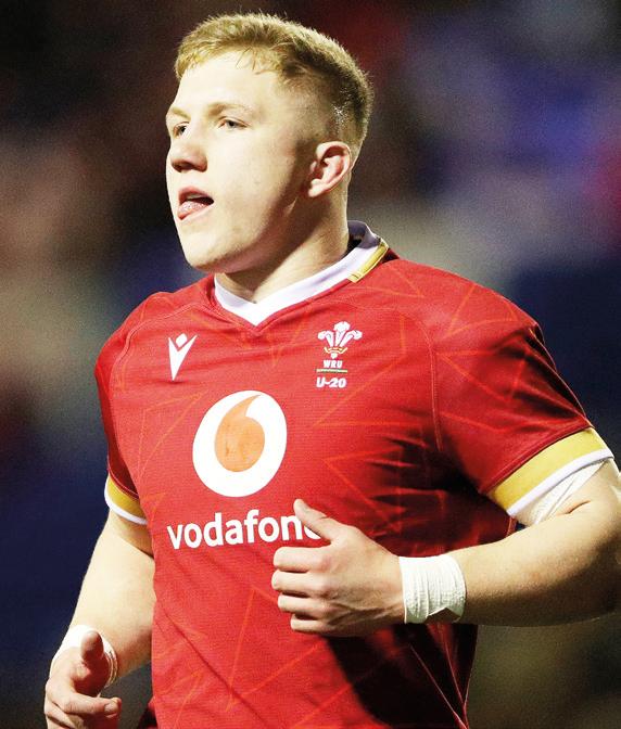 Ford gets the nod at No.10 for Wales