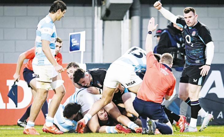 Centurion Ford leads the way for England