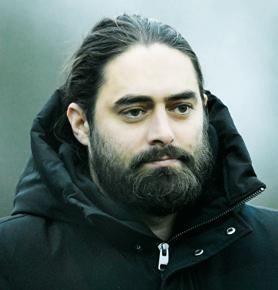 GAFFER ROB TO RAID ON WITH HIS PIRATES
