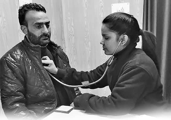 'நீட்' இல்லாத நிலையில்தான் பெற்றோரை இழந்த பெண் மருத்துவரானார்!