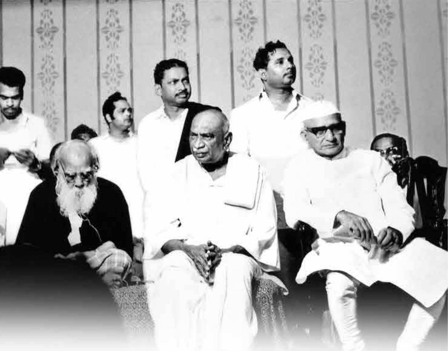 பெரியாரின் தராசில் இரண்டு பக்கமும் காமராஜர்!