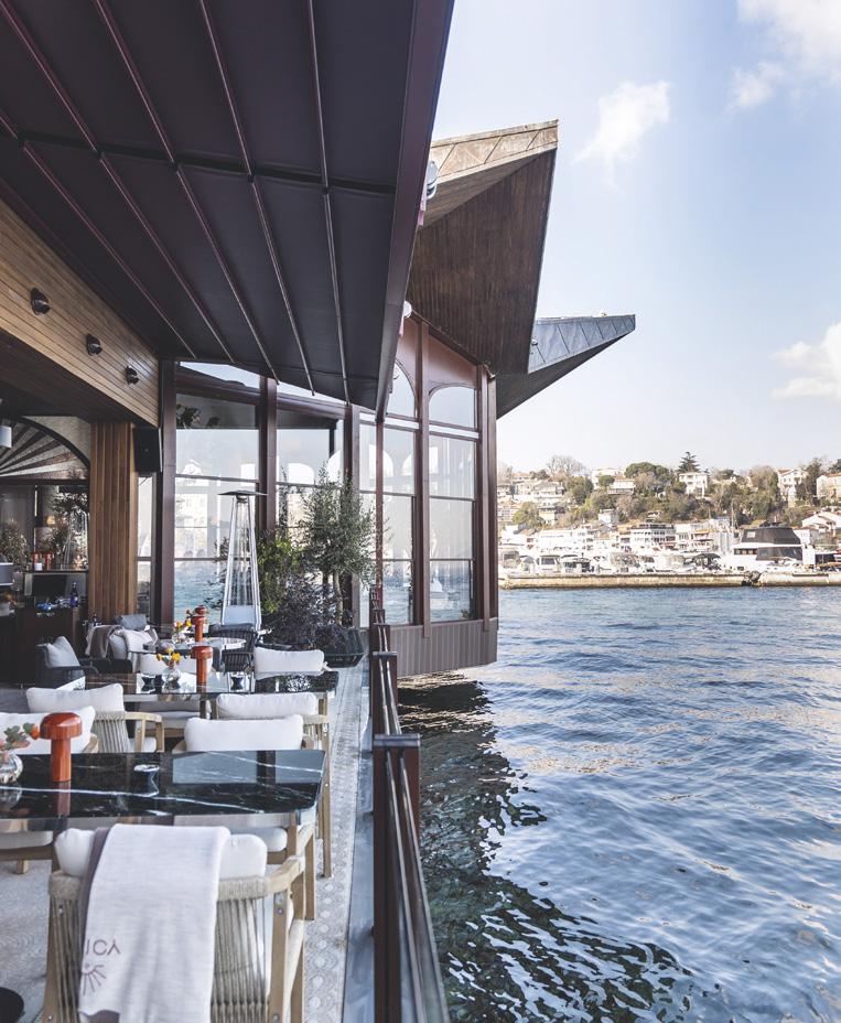 Boğaz'a karşı Levanten sofrası