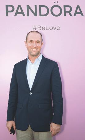 YÜZDE 100 GERİ DÖNÜŞTÜRÜLMÜŞ MATERYAL KULLANIYOR