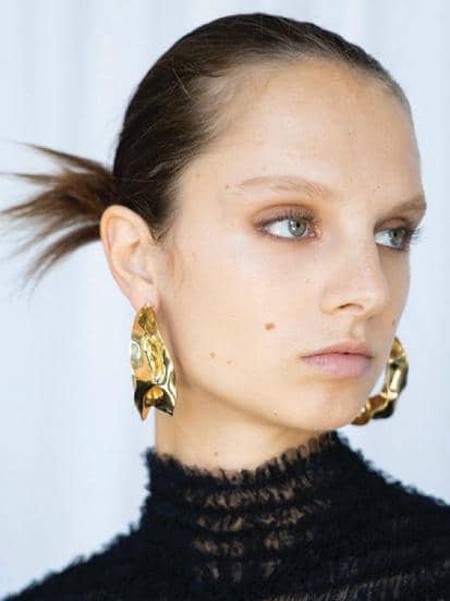 ARE YOU A MAKEUP MINIMALIST OR MAXIMALIST?