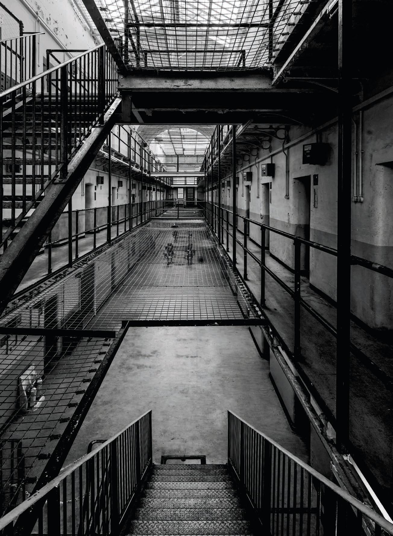 BLACK & WHITE Find your focus in prison