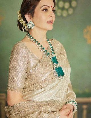 Elevate Your Women's Look: Styling Tips With Voylla Jewelry