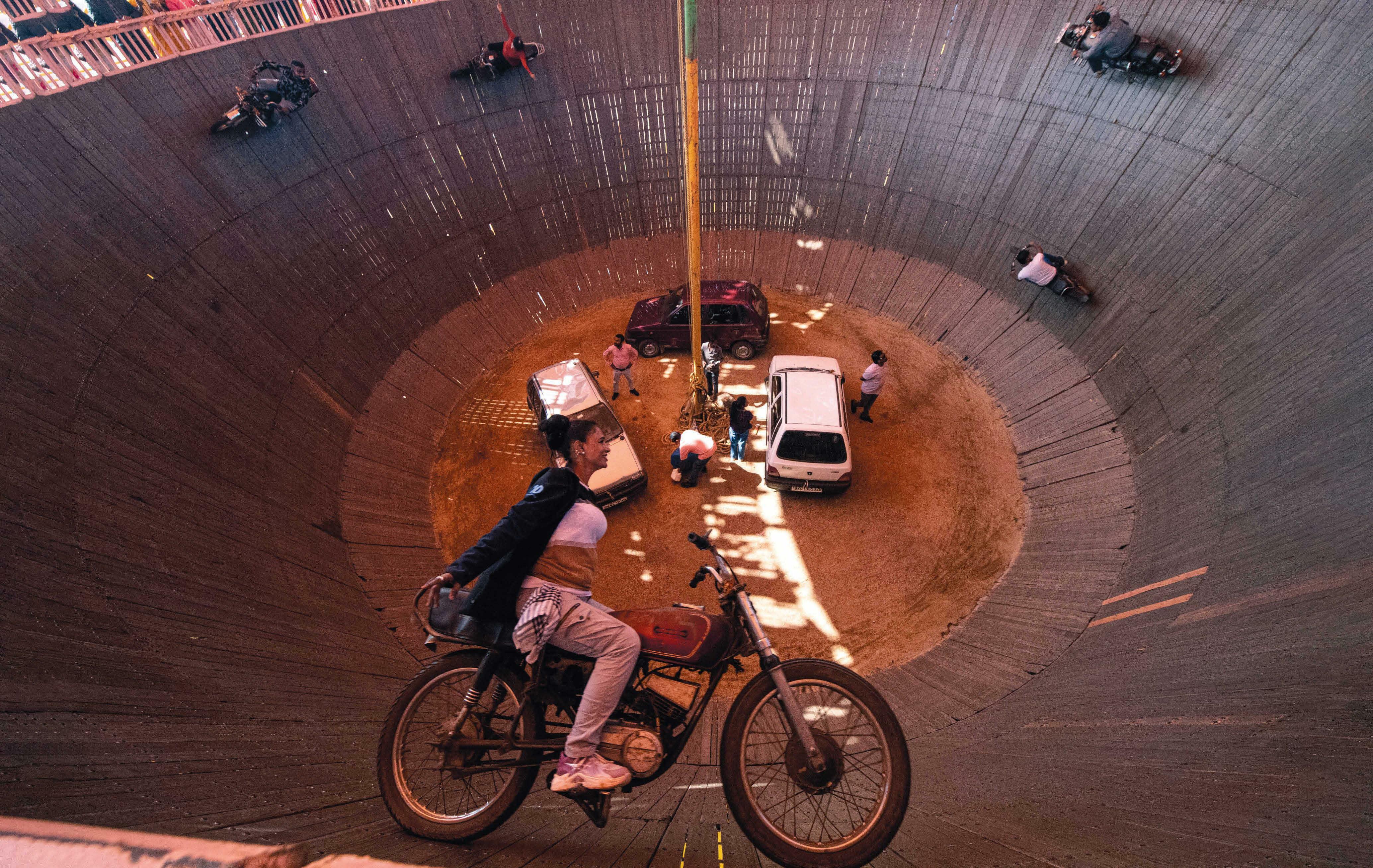 VERTICAL LIVES, DELICATE RIDES