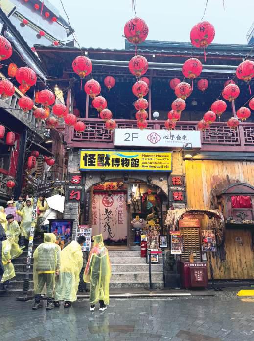 TAIWAN: Of Cold Climbs, Hot Springs & Colourful Alleys