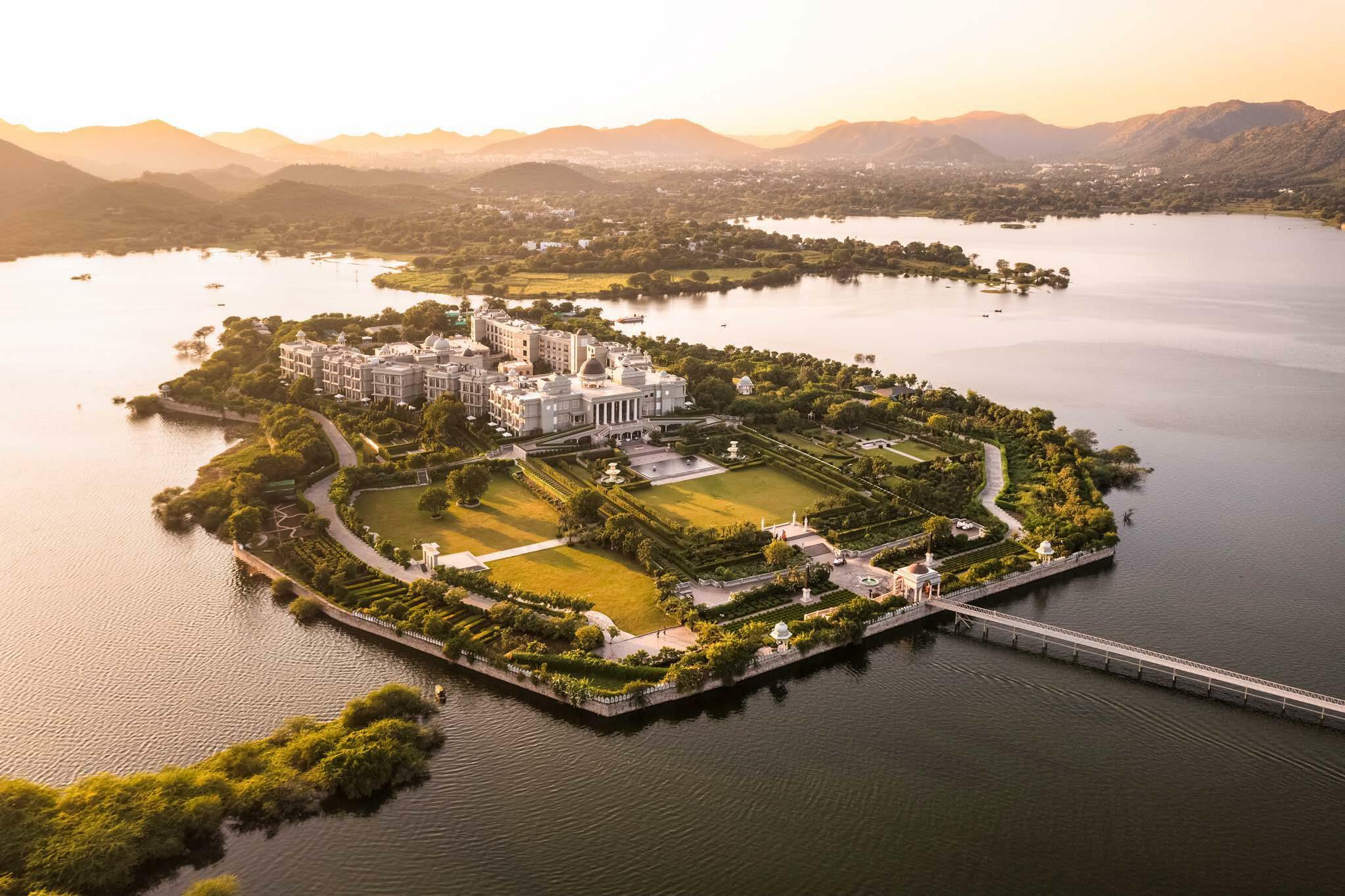 RAFFLES UDAIPUR HONOURED WITH ET WEDDING LEADERS AWARD FOR EXCELLENCE IN 'LUXURY WEDDING DESTINATION'