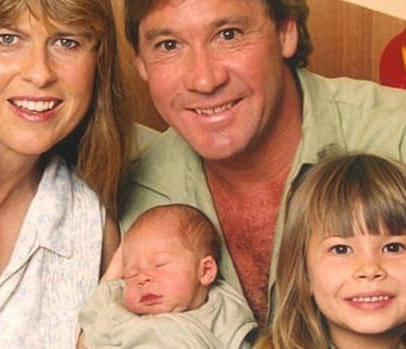IRWIN CLAN PUTS BITE ON TOURISTS