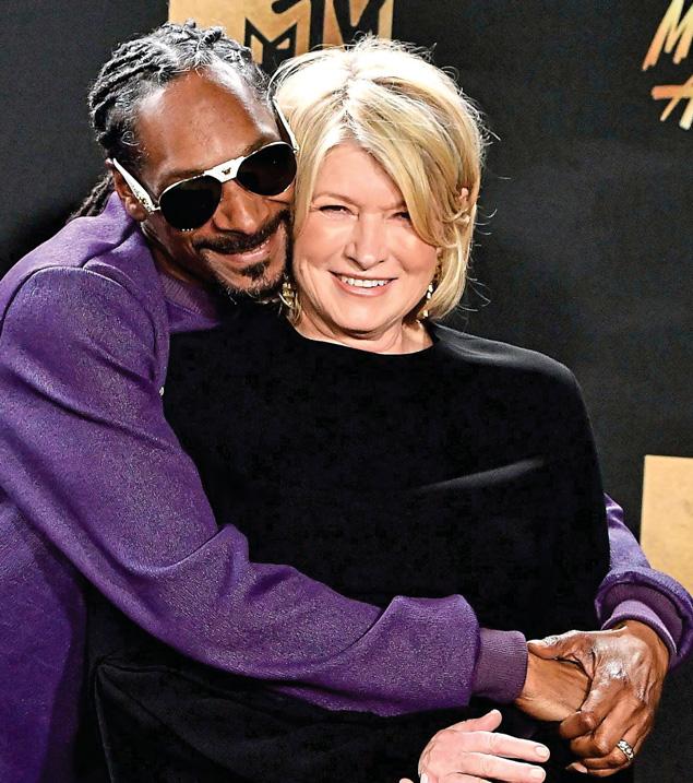 SNOOP DOGG HOUNDED TO DROP MARTHA!