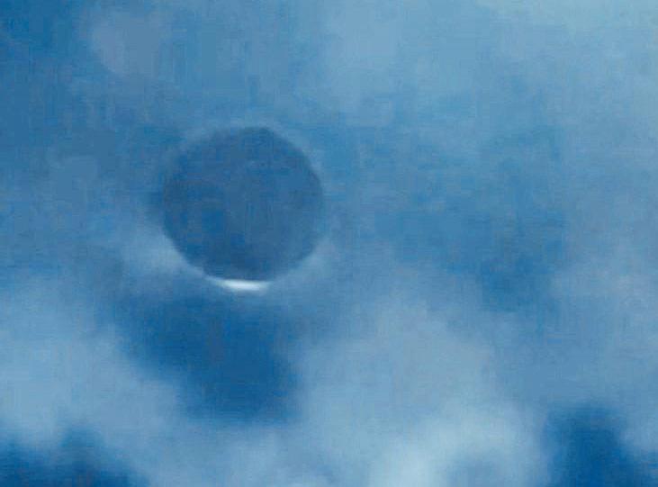 UFO CAUGHT ON CAMERA!