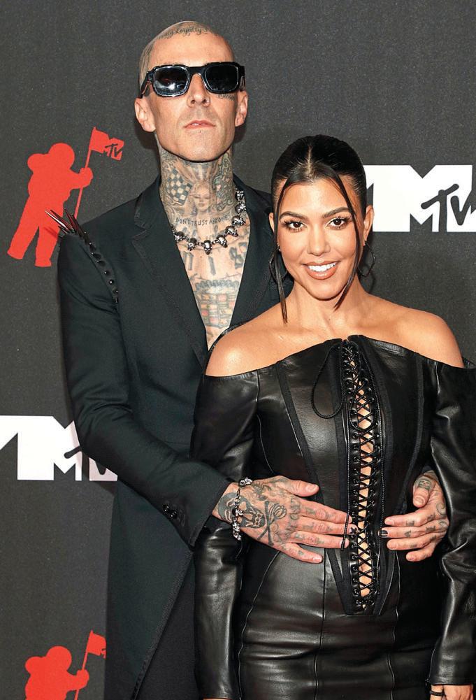 KOURTNEY DIVORCES KARDASHIAN KLOWNS