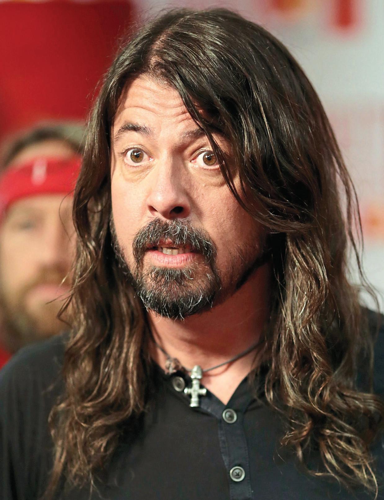 GROWLING GROHL FRIGHTENS FOO FIGHTERS