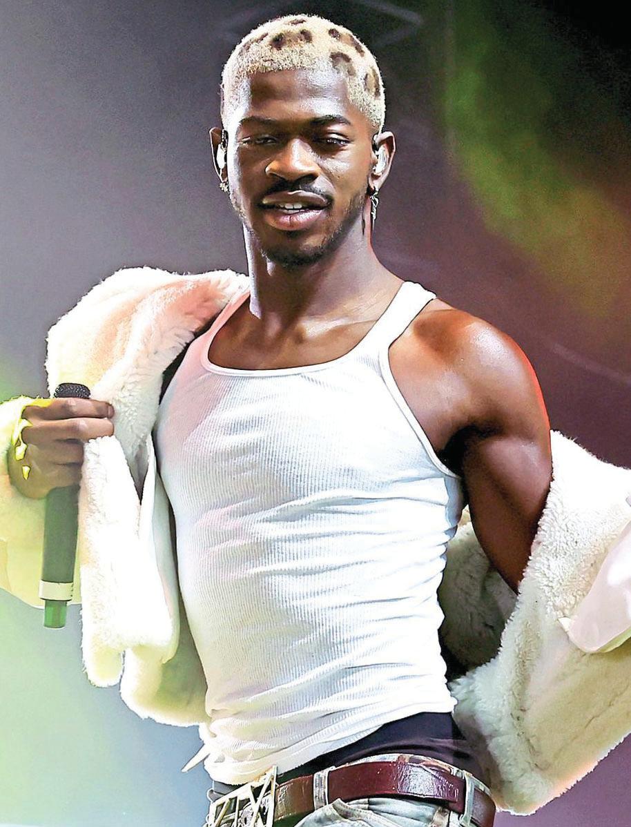 NEAR-NAKED NAS ON OLD TOWN ROAD TO SLAMMER