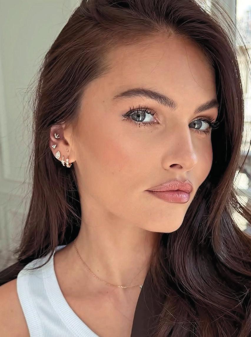 CHILDHOOD STUNNER NO SLOUCH AT 24