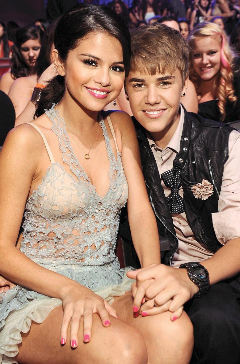 BIEBER JUST CAN'T LET GOMEZ GO